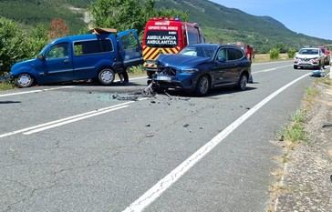 Cuatro heridos en choque de vehículos en Lónguida