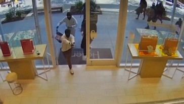 Asalto masivo a joyería en California: 25 encapuchados roban un millón de dólares