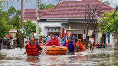 Aumenta a 417 el número de muertos por inundaciones en Indonesia