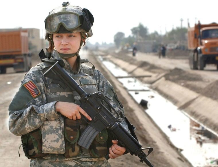 Dinamarca implementa el servicio militar obligatorio para mujeres debido a temores de guerra en la OTAN