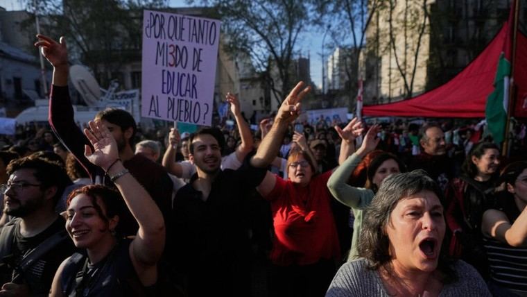 Congreso argentino respalda financiamiento de universidades y salud pediátrica, golpe a Milei