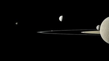 Hallan sustancias esenciales para la vida en Encélado, luna de Saturno