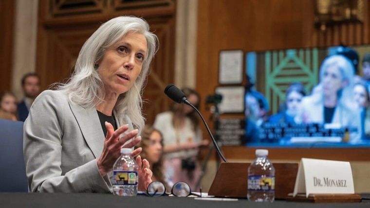 Despidieron a la directora de los CDC por desacuerdos sobre vacunas COVID-19