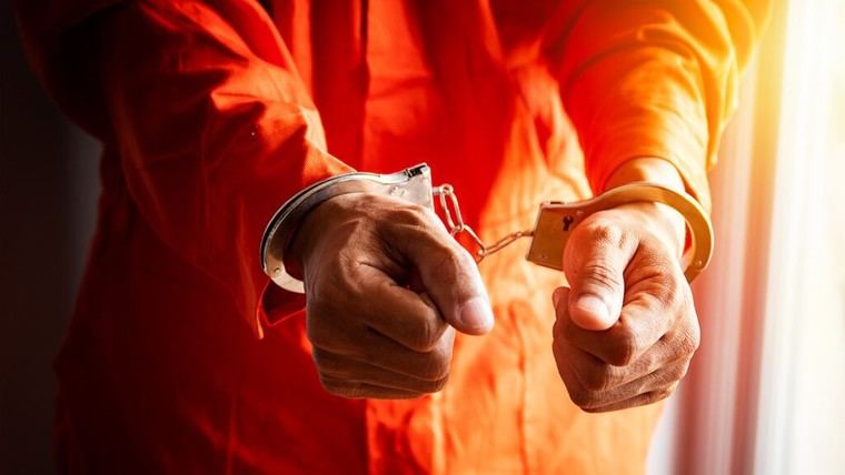 Arrestan a trabajador de ciberseguridad israelí por presunta pedofilia