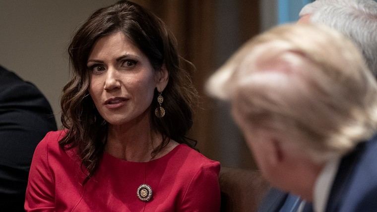Kristi Noem propone eliminar FEMA y transferir la gestión de desastres a los estados