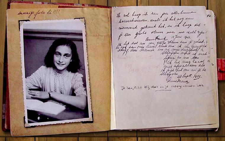 Maestra despedida por incluir contenido sexual en la lectura de El diario de Ana Frank