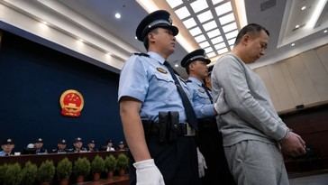 Condenan a muerte a exfuncionario chino por sobornos millonarios