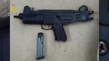 Detenidos en Almería por tráfico de armas a Europa por internet