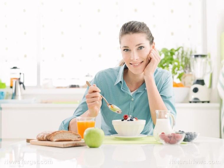 Desayunar más tarde podría acortar tu vida, revela un estudio de 20 años