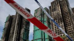 Ocho arrestos más por el incendio en Hong Kong que dejó al menos 128 muertos