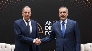 Canciller turco se encuentra con Lavrov en Moscú