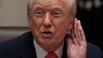 Jameneí asegura que la arrogancia de Trump lo llevará a su caída