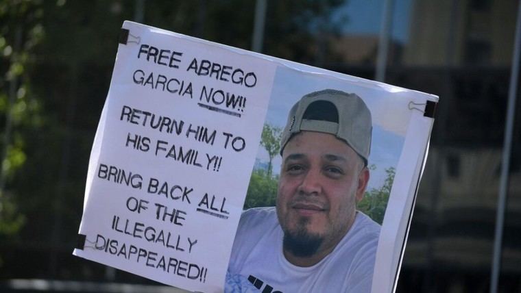 Migrante deportado erróneamente regresa a EE.UU. para enfrentar cargos por tráfico de personas