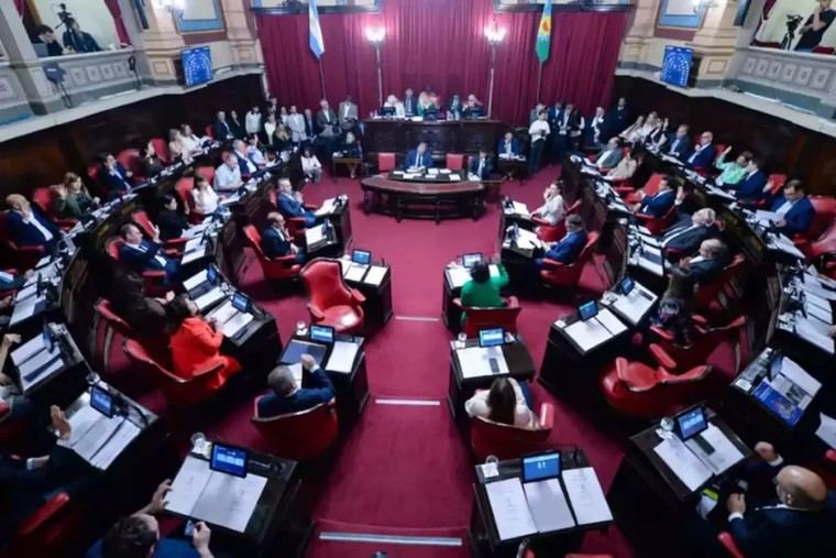 Peronismo busca reelección indefinida para legisladores en medio de crisis política