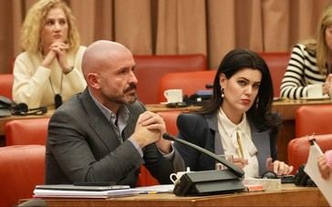 El PP fracasa en su intento de incluir la Constitución y la UE en el currículo escolar