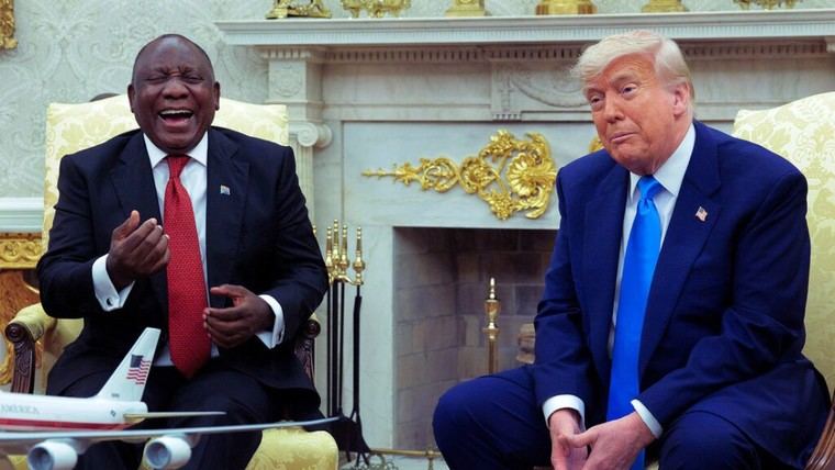 Ramaphosa bromea sobre regalar un avión a Trump y este responde con humor