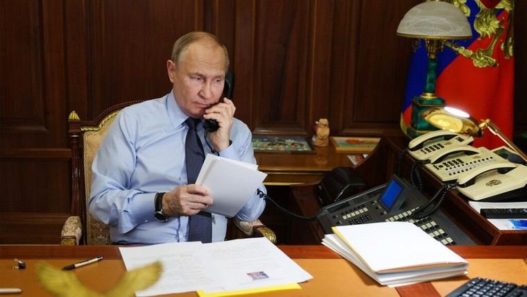 Detalles técnicos de la llamada entre Putin y Trump: el presidente entiende inglés