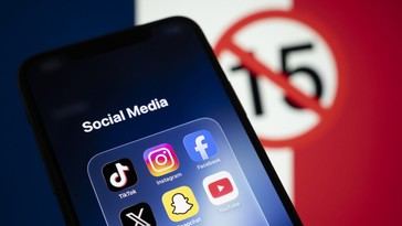 Francia prohíbe redes sociales a menores de 15 años