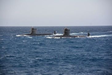 Los submarinos S-81 y S-82 navegan juntos por primera vez en Cartagena
