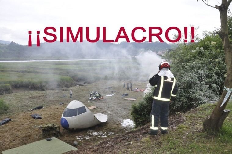 Simulacro de accidente aéreo en el Aeropuerto de Asturias con 140 participantes