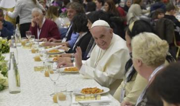 El Papa festeja con prostitutas trans la 'Jornada Mundial de los Pobres'