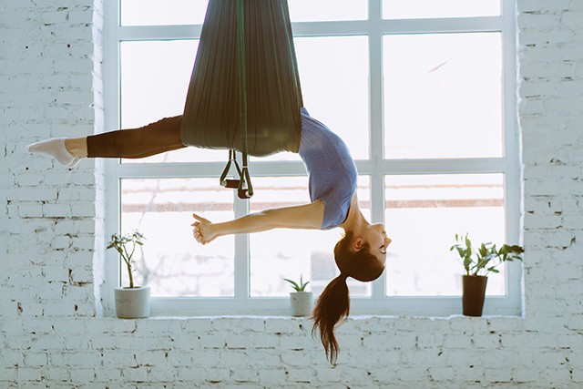 Ejercicios suaves como yoga y tai chi ayudan a combatir el insomnio