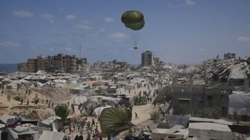 Caos por entregas aéreas de alimentos en Gaza