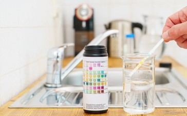 La EPA comenzará a vigilar microplásticos y fármacos en el agua potable