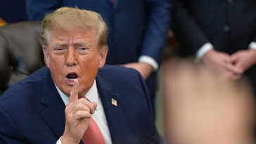 Trump increpa por tercera vez a un reportero durante una sesión de preguntas y respuestas
