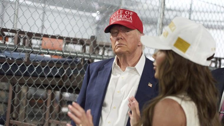 Trump afirma que Biden quería que lo llevaran al nuevo centro de detención para migrantes