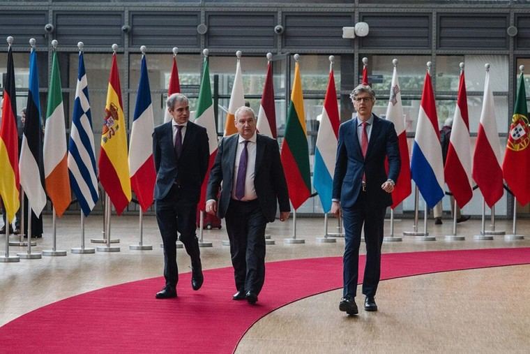 España urge a definir herramientas comunitarias para fortalecer la competitividad industrial