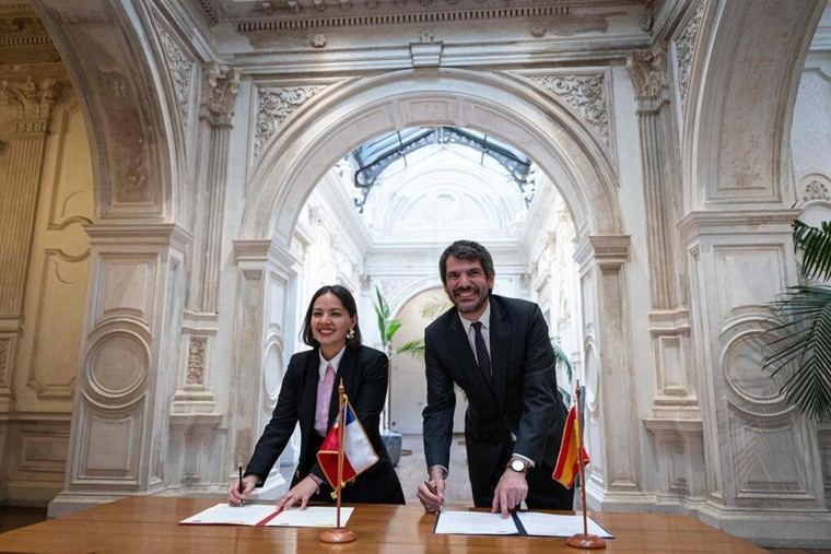 España y Chile firman acuerdo cultural sobre memoria democrática