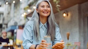 Refrescos y alcohol: ¿causas de la pérdida de cabello y canas prematuras?