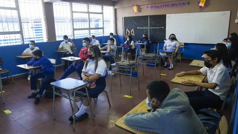 El Salvador prohíbe el lenguaje inclusivo en escuelas públicas
