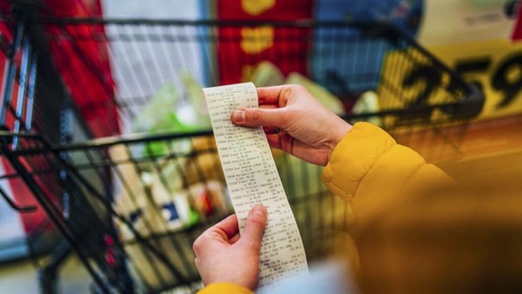 La mayoría de los estadounidenses no logra cubrir sus necesidades básicas, según un estudio