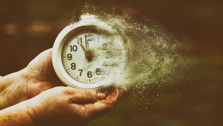 El paso del tiempo: ¿por qué se siente más rápido a medida que envejecemos?