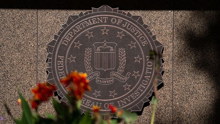 FBI busca destruir lista de agentes tras críticas sobre persecución a manifestantes del 6 de enero