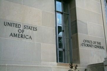 Revelan correos del FBI que evidencian un plan del DOJ para incriminar a Trump mediante el 