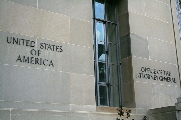 Revelan correos del FBI que evidencian un plan del DOJ para incriminar a Trump mediante el 'coral de prisioneros'