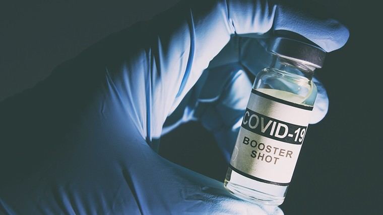 FDA reevalúa aprobaciones de refuerzos COVID-19 tras falta de datos confiables