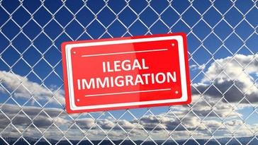 Juez federal detiene deportación de más de 500,000 migrantes con estatus de protección temporal
