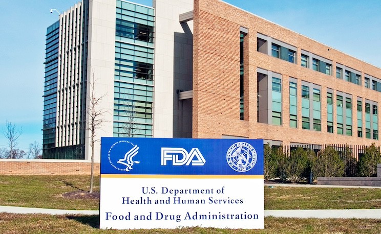 Juez federal ordena a la FDA liberar documentos sobre vacunas COVID y su posible relación con eugenesia