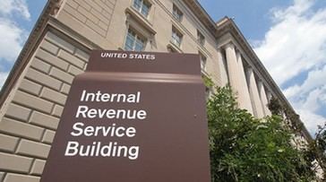 Juez federal determina que el IRS compartió ilegalmente datos de contribuyentes con ICE más de 42,000 veces