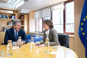 Feijóo destaca la urgencia de la seguridad y el agua en reuniones con comisarios europeos