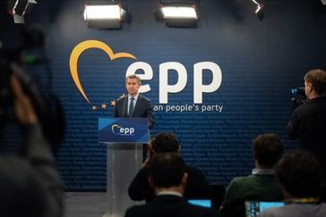 Feijóo critica a Sánchez por alejar a España de Europa y califica su gobierno de 'zombi político'