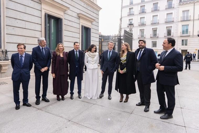 Feijóo critica la hipocresía del Gobierno sobre la Constitución y la política de igualdad