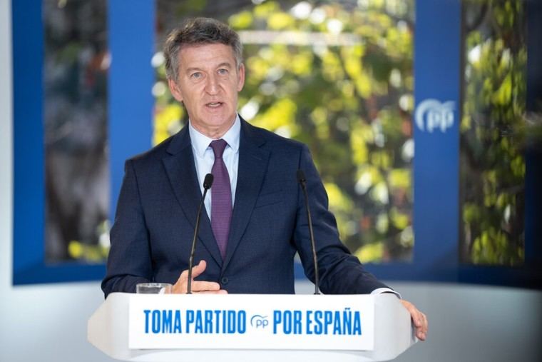 Feijóo acusa al PSOE de corrupción y lo califica como una 'organización criminal'