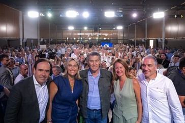 Feijóo critica al PSOE y demanda que deje de manejar el dinero público