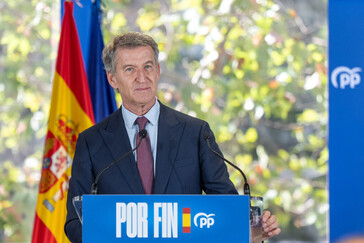 Feijóo promete proteger las pensiones y critica a Sánchez por los desahucios