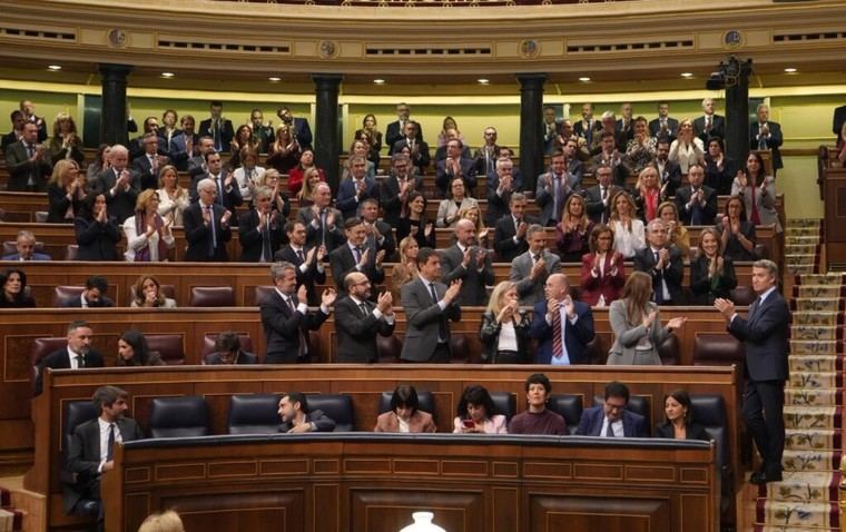 Feijóo acusa a socios del Gobierno de complicidad en el bloqueo a España